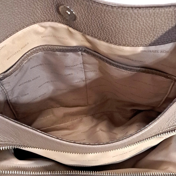 Michael Kors Gorgeous Leather Bag - Picture 5 of 16